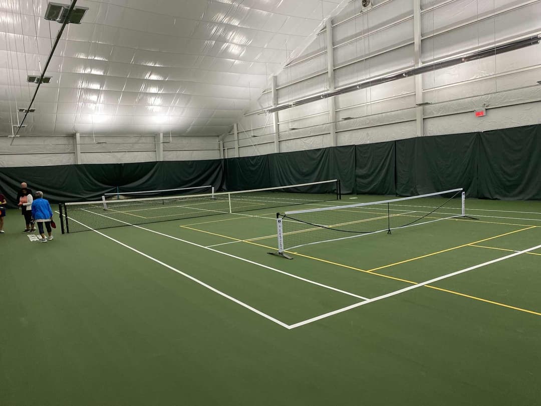 Jeu Intérieur au Tennis Lac Brome