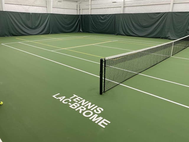Jeu Intérieur au Tennis Lac Brome