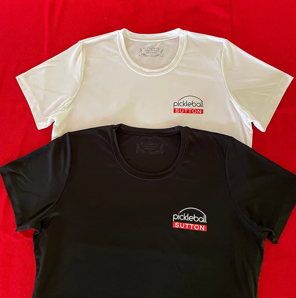 Les vêtements à l'effigie du Club sont arrivés